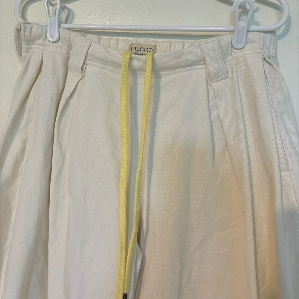 Pilcro cropped wide leg drawstring beige pants - Picture 2 of 11